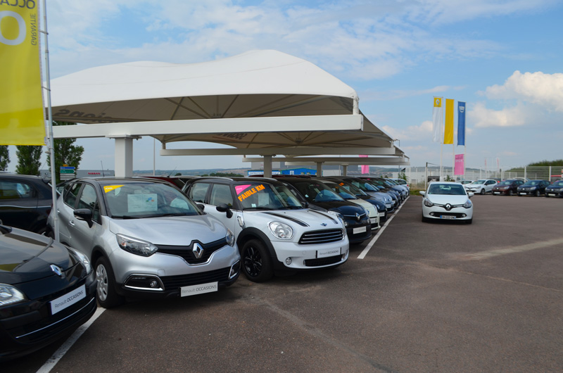 Texabri a conçu et fabriqué l'abri pour parc automobile de la concession Renault d'Avallon