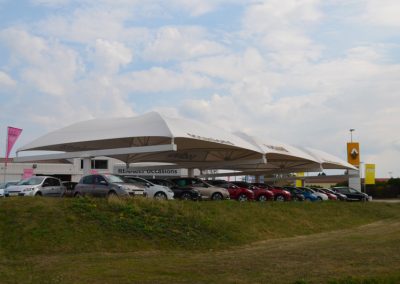 Texabri a conçu et fabriqué l'abri pour parc automobile de la concession Renault d'Avallon