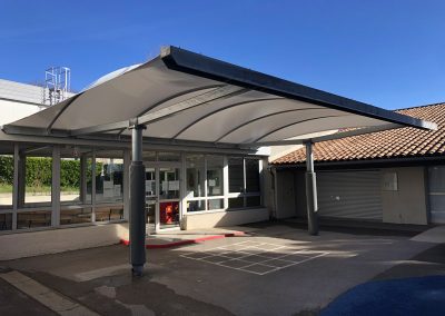Texabri a conçu et fabriqué le préau de l'école de la Rompude à Saint-Gély-du-Fesc